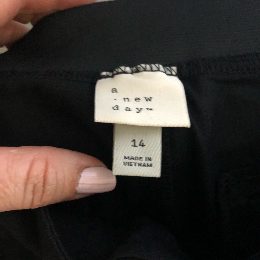 A New Day Black Skinny 14R Pull On Ankle Pants